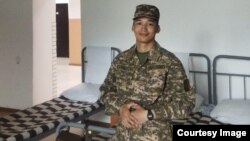 19 жастағы қатардағы сарбаз Нұржігіт Әбділпаттаның әскерде түскен суреті. Суретті Азаттыққа оның анасы берді