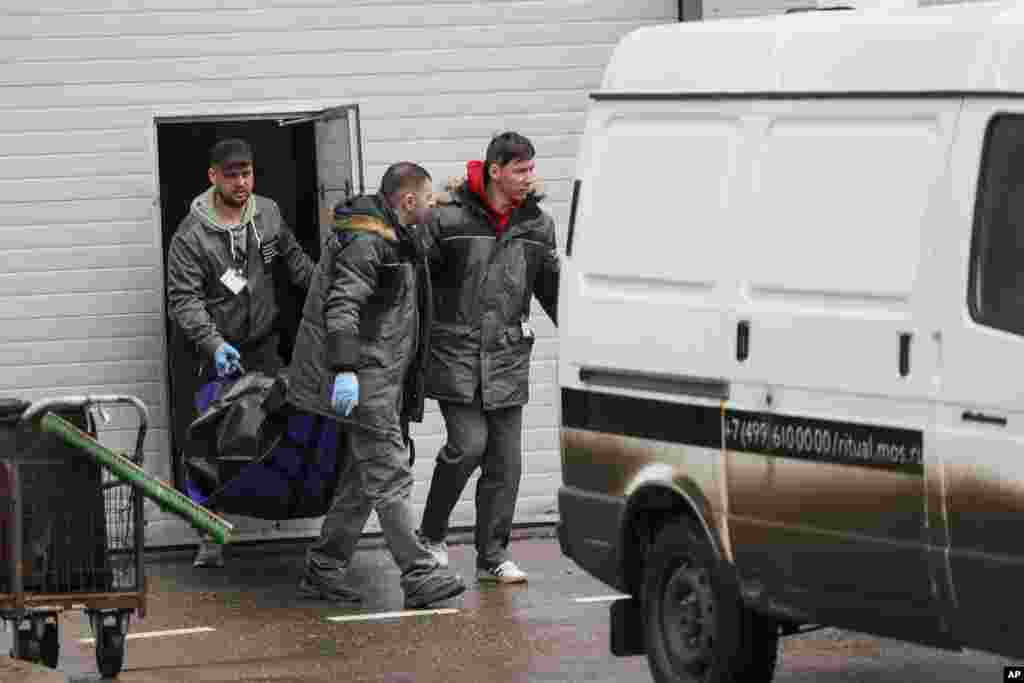 Кол салууда өлгөндөрдүн саны 115ке жетти.&nbsp;Алдын ала маалыматта каза тапкандарга ок тийген жана ышка ууланышкан. Москва облусунун Саламаттык сактоо министрлиги каза болгон 37 адамдын аты-жөнүн, туулган жылын тактады. Мекеме 140 киши жабыркаганын кабарлады. Айрым медиа каражаттары 180ден ашык киши жаракат алганын жазып жазышууда.