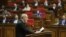 Премьер-министр Армении Никол Пашинян выступает с трибуны парламента