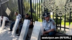 Ոստիկանները Բաղրամյան պողոտայում՝ Ազգային ժողովի մոտ, 13-ը հունիսի, 2024թ․