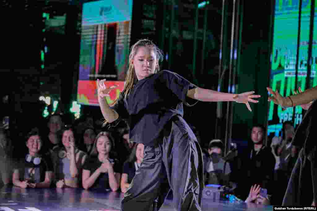 Казакстандан келген 14 жаштагы Элая жана Жамиля жубу Freestyleдан экинчи орунду ээлешти.