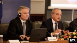 Генералният секретар на Организацията за икономическо сътрудничество и развитие (ОИСР) Матиас Корман и служебният премиер Гълъб Донев, София, 4 април