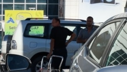 Diňle: Hökümet ussahanalara garşy 'göreşip', iş ýerlerini ýapýar