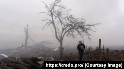 Режисер Мстислав Чернов, фотограф Євген Малолєтка та продюсерка Василиса Степаненко були останніми журналістами, які залишалися в Маріуполі на початку повномасштабного вторгнення РФ