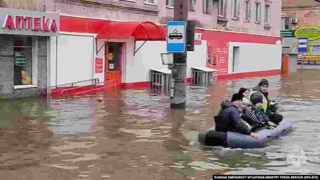 Орски шәһәрендә коткаручылар