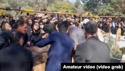 Тим часом з’являються нові повідомлення про насильство з боку силовиків під час похорону Арміти Ґараванд