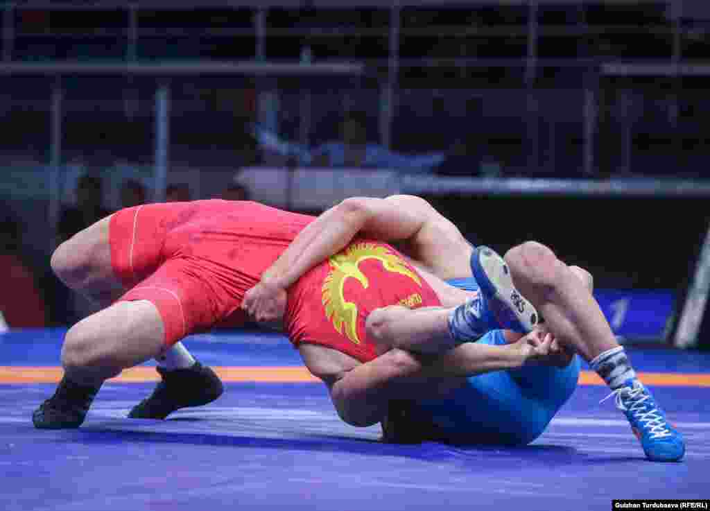 Каба уулу Кожомкул жана Раатбек Санатбаевдин элесине арналган рейтингдик мелдеш 1-июнда башталган. Ага 32 өлкөдөн 500дөй спортчу катышты.