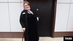 У Зареми Мусаєвої (на фото) хронічний діабет другого типу, грижа та катаракта. Вона важко пересувається за допомогою тростини