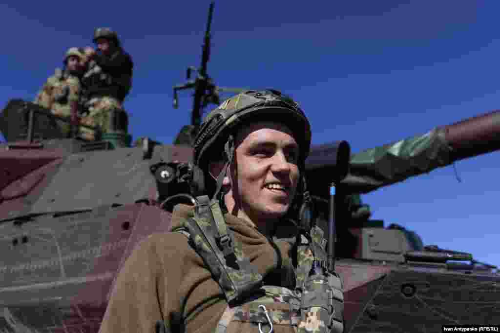 &laquo;Давид&raquo; &ndash; командир екіпажу АМХ-10 RC 37-ї ОБрМП. Його екіпаж уже пройшов бої на Донецькому напрямку, де вдало себе проявив. Тепер вони відточують навички застосування броньованої машини, &laquo;щоб наближати перемогу&raquo;