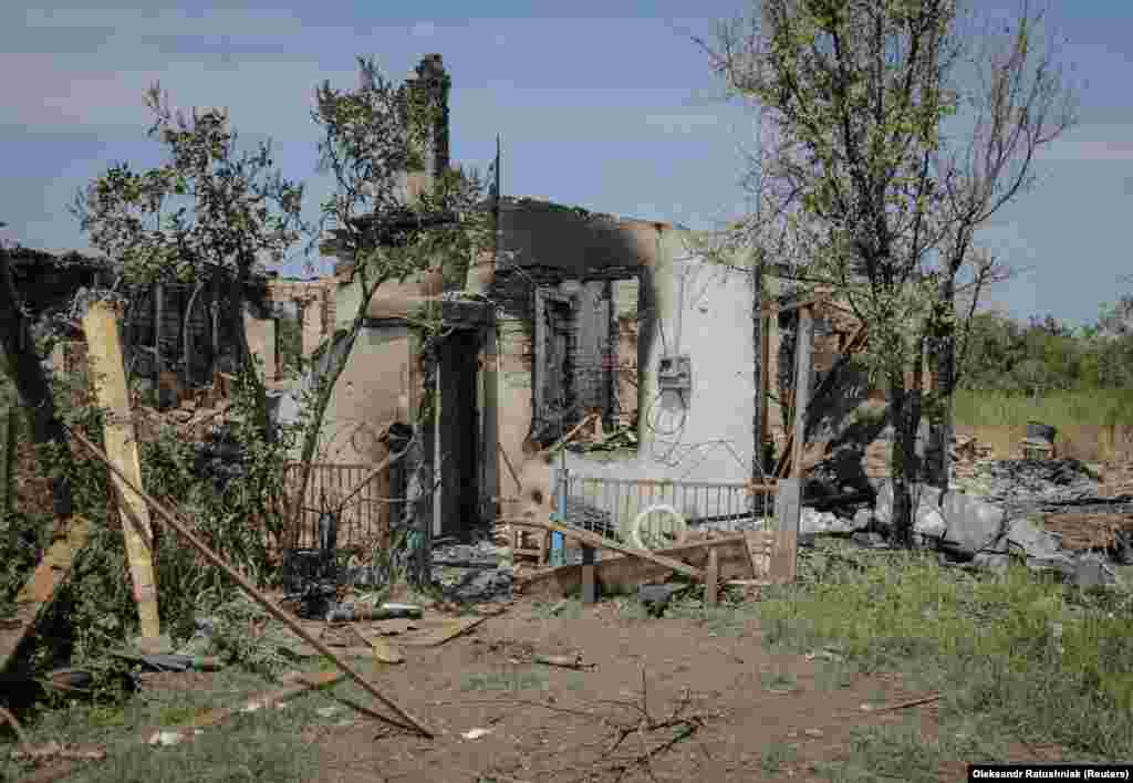 В Нескучном практически нет неповреждённых домов. До вторжения здесь жило несколько сотен человек&nbsp;