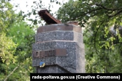 Демонтований пам'ятник Пушкіну у Полтаві