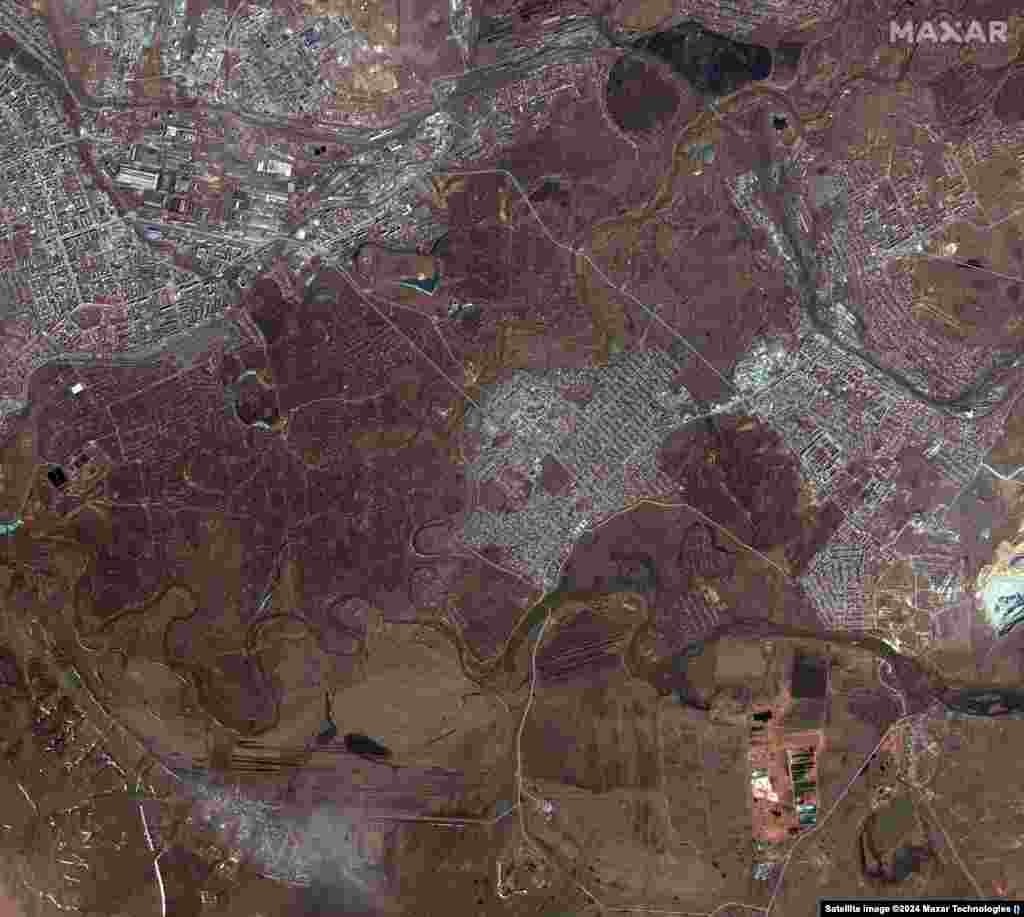 Река Урал в Орске до паводков и после их прихода. По состоянию на 10 апреля затоплены 12 817 домов и 14 969 приусадебных участков