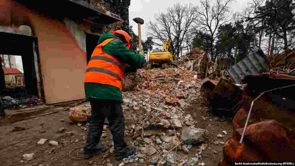 Во время российского вторжения в Украину в 2022 году Ирпень был местом ожесточённых сражений между российскими войсками и ВСУ. В результате боёв почти 70 процентов территории города было сильно повреждено или разрушено&nbsp;&nbsp;