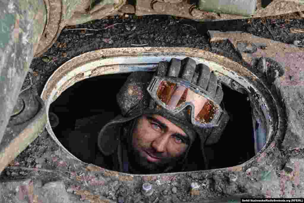 Ігор, 31 рік, водій-механік танка. Десь на бойових позиціях на Донбасі. Березень 2022 року