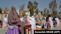 توزیع مواد غذایی به افراد بی بضاعت در ولایت قندهار