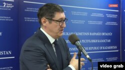 Kazakh Energy Minister Almasadam Satqaliev addresses the media on April 11 in Astana.