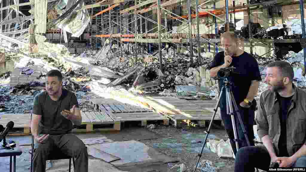 Украинанын президенти Владимир Зеленский&nbsp;24-майда Харьков шаарында борбор азиялык журналисттери үчүн брифинг уюштуруп, алардын суроолоруна жооп берди.&nbsp;