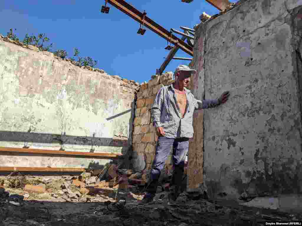 У квітні 2022 року Олександр змушений був покинути свій дім через постійні російські обстріли