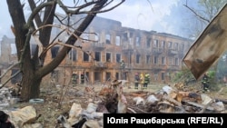 Днепрдеги (Украина) ооруканага ракеталык сокку уруунун кесепеттери. 2023-жыл, 26-май. Немис ишкерлеринин көпчүлүгү мындай кылмыштарга эч кандай катышууну каалабайт. Бирок баары эле эмес.