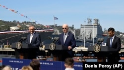 Прем’єр-міністр Австралії Ентоні Албанезе, президент США Джо Байден та прем’єр-міністр Великобританії Ріші Сунак в Сан-Дієго, США, 13 березня 2023 року 