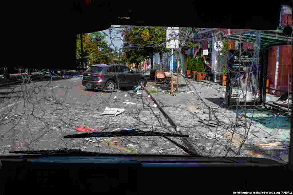 Президент Володимир Зеленський зазначив, що ракетний удар по центру Чернігова є причиною того, чому Україна &laquo;об&rsquo;єднує світ проти терористичної РФ&raquo;, зазначив президент Володимир Зеленський