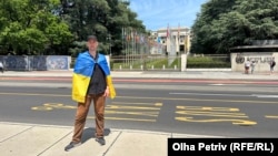 Джона Нейдхарт, колишній військовослужбовець Інтернаціонального легіону під час акції на підтримку українських військовополонених. Женева, Швейцарія, 18 червня 2024 року