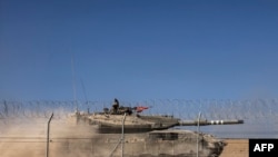 Իսրայելի բանակի հրասայլը: 