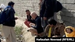 جوانان و نوجوانان افغان که برای یافتن کار به ایران میروند و از آنان در تقویت صفوف نظامی و جنگ نیز استفاده میشود