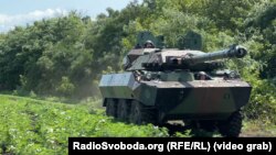 Морпіхи 37-ї ОБрМП на французькому колісному танку AMX-10RC на півдні Донеччини