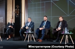 Халюк Байрактар, генеральний директор турецької Baykar Makina (другий зліва). Київ, 29 вересня 2023 року