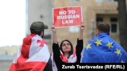 Акция против принятия закона об иноагентах в Тбилиси