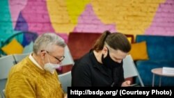 Лявон і Аляксей Гаравыя падчас партыйнага з'езду 6 лютага 2022 году.