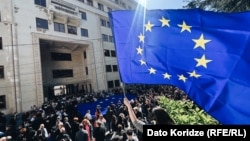 Акция у здания парламента Грузии, 15 апреля