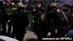 Իրավապահները Նոր Նորքի ոստիկանական բաժնի մոտ, 24-ը մարտի, 2024թ.