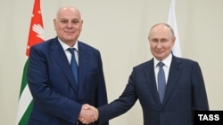 Ռուսաստանի նախագահ Վլադիմիր Պուտինի և Աբխազիայի ղեկավար Ասլան Բժանիայի հանդիպումը Սոչիում, 4-ը հոկտեմբերի, 2023թ․
