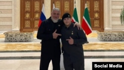 Мамдуманын депутаты Адам Делимханов жана Рамзан Кадыровдун уулу Адам Кадыров.