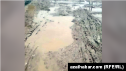 Ýagyşdan Garagum etrabynyň "Ak altyn" daýhan birleşiginiň käbir geňeşliklerindäki 