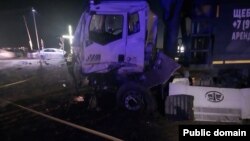 Ermənistanda qatarla yük maşınının toqquşması