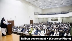 گروه نظارت بر تحریم‌های شورای امنیت سازمان ملل متحد اسامی ۶۱ مقام طالبان را که تحت تحریم‌های بین‌المللی قرار دارند، منتشر کرده‌است.