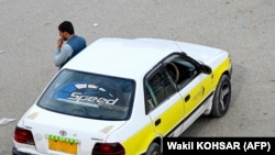 یک راننده تاکسی در شهر کابل - عکس از آرشیف