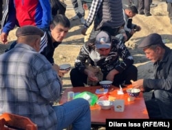 Импровизированные обеды на улице.