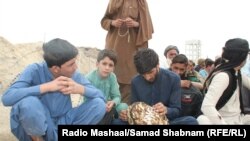 بسیاری از بازگشت کننده‌گان، پس از برگشت از ایران و پاکستان تا مدت‌ها از بُعد اقتصادی نمی‌توانند دوباره سرپا ایستاده شوند.