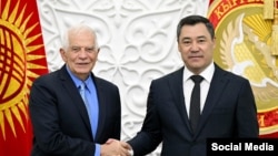 Жозеп Боррел менен Садыр Жапаров. 