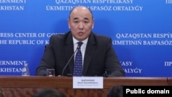 Kazakh Industry Minister Qanat Sharlapaev (file photo)
