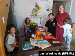 Родина мріє повернутися додому