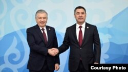 Садыр Жапаров жана Шавкат Мирзиёев.