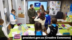 На один із уроків у школі-метро Харкова прийшов президент України Зеленський. 30 листопада 2023 року 