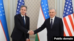 Госсекретарь США Энтони Блинкен с президентом Узбекистана Шавкатом Мирзияевым. 