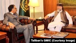 نورالدین عزیزی سرپرست وزارت تجارت حکومت طالبان در دیدار با جلیل عباس جیلانی سرپرست وزارت امور خارجه حکومت موقت پاکستان