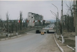 Соьлжа-ГIала. 2003-чу шеран зазадокху-бутт. Сурт: Блюэнн Изамбар (Bleuenn Isambard)